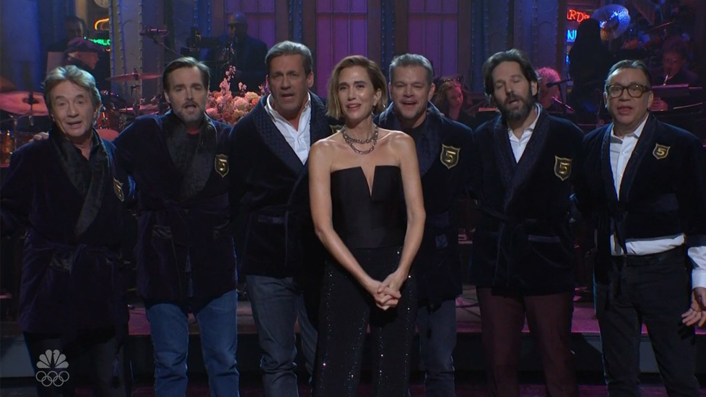 You are currently viewing Kristen Wiig Welcomed Into ‘SNL’ Five-Timers Club By Ryan Gosling, Paul Rudd